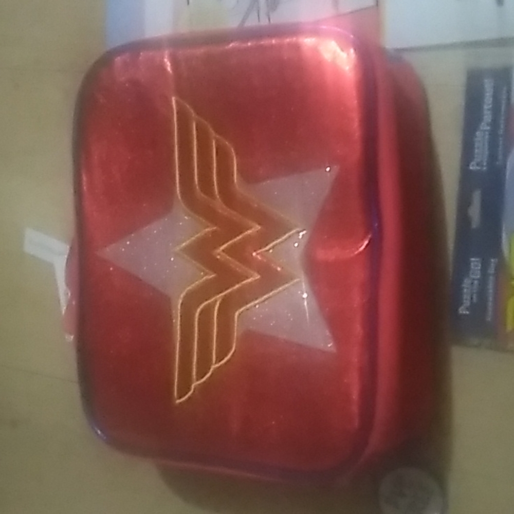 Wonder Woman Lunch box & paint book & Puzzle.. kids - Picture 3 of 8